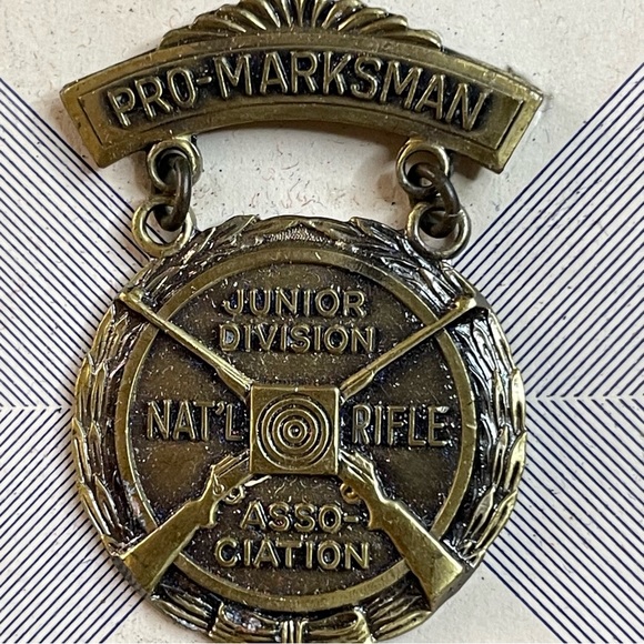 National Rifle Association junior classification pro-marksman pin and bar - Picture 3 of 7